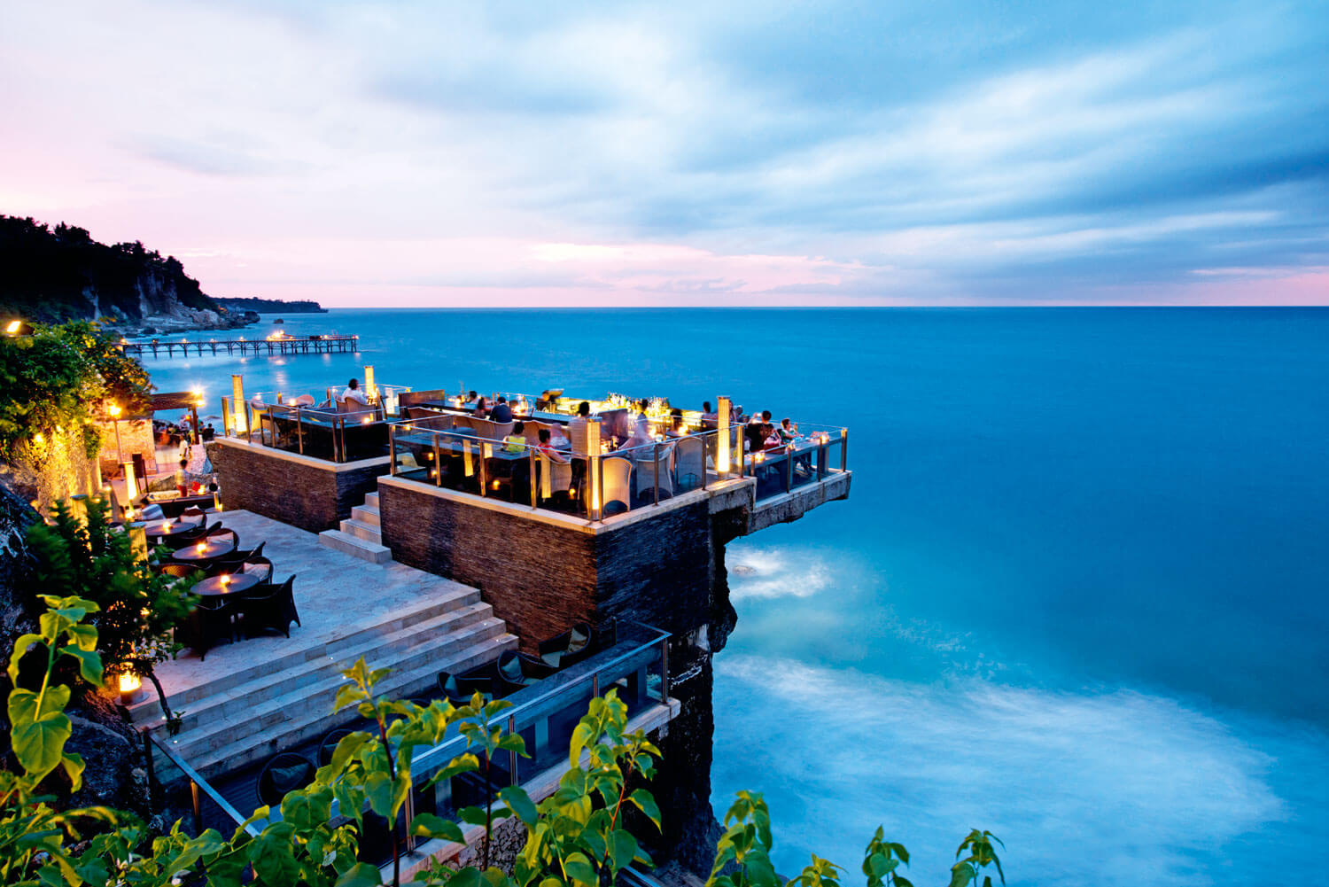 Sebagai destinasi wisata dunia, bali memiliki banyak tempat berpemandangan indah dan cocok untuk berfoto. 5 Restoran di Jimbaran Bali Dengan Pemandangan Indah