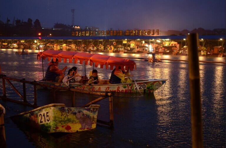 tempat wisata floating market What to do in floating market bandung indonesia