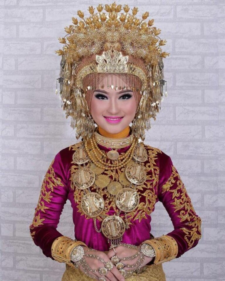√ 15 Pakaian Adat Aceh Modern, Gayo, Laki-Laki, Perempuan dan Anak-Anak