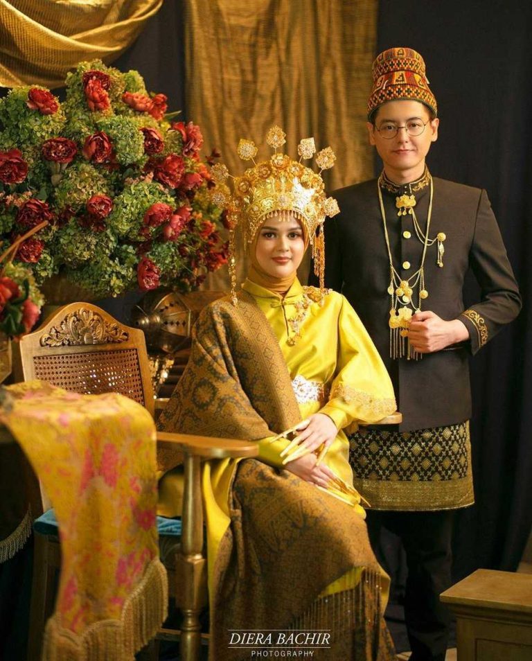 √ 11 Pakaian Adat Aceh Pria & Wanita dan Keunikannya
