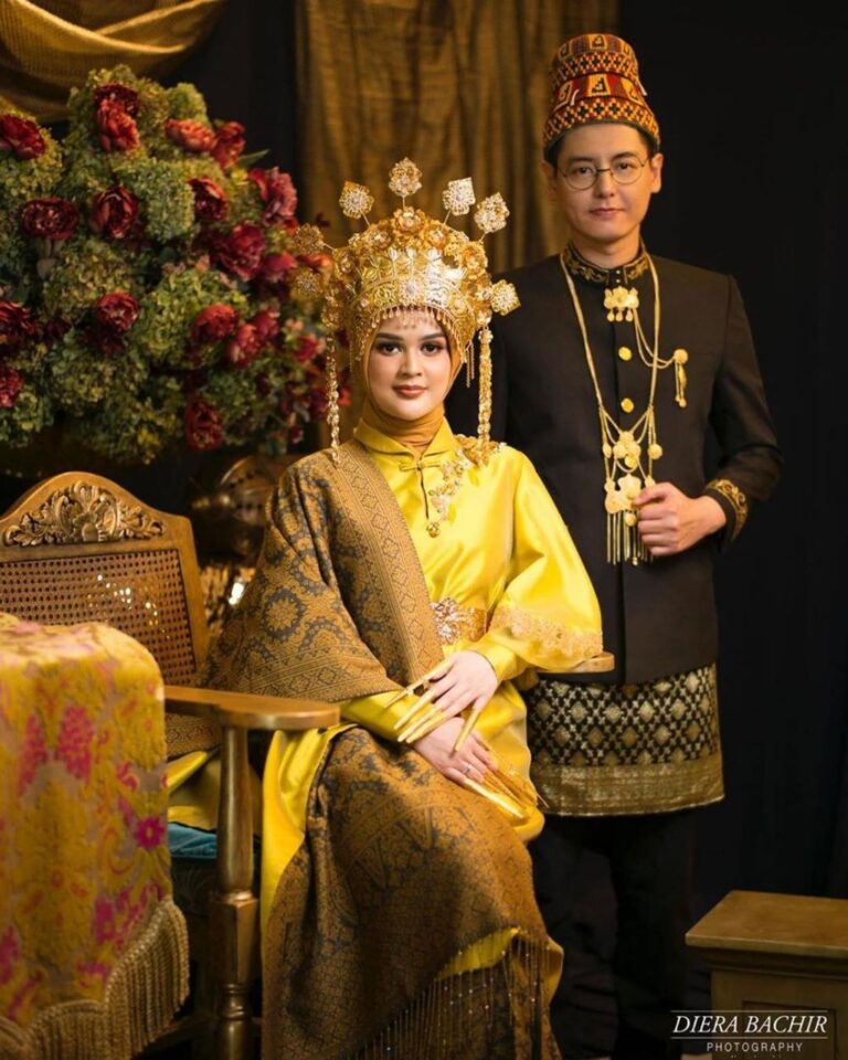 nama baju adat dari aceh Pakaian sumatera adat tradisional provinsi ulos sumatra suku batak kartun kanduang bundo daerah karo keterangan tarian makanan melayu beserta tasik