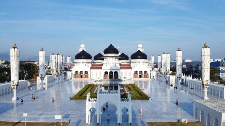 Masjid Raya Baiturrahman Aceh: Pesona Sejarah dan Keagungan Arsitektur